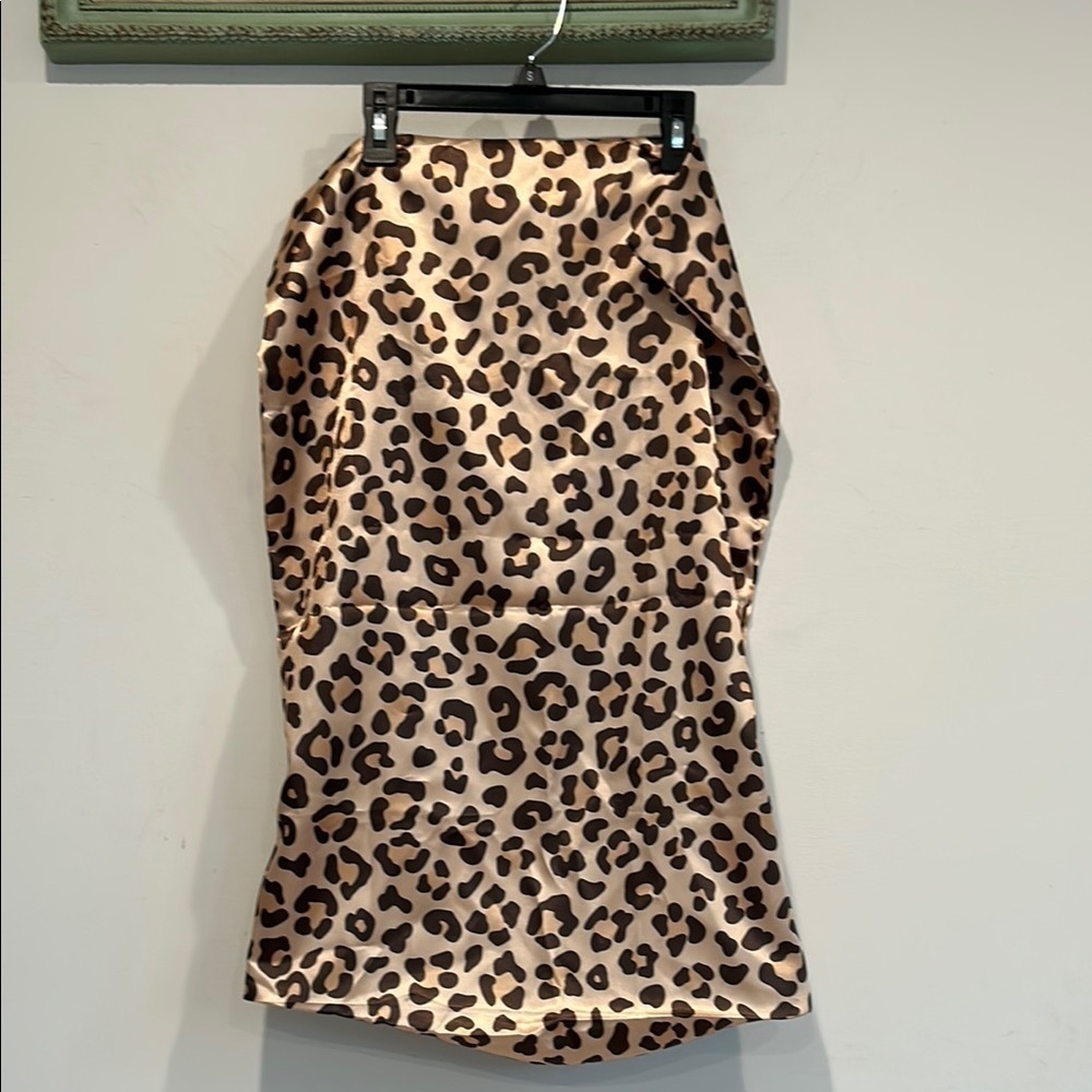 Set of 2 standard Leopard Print satin pillow cases mod wife home decor - Picture 4 of 4